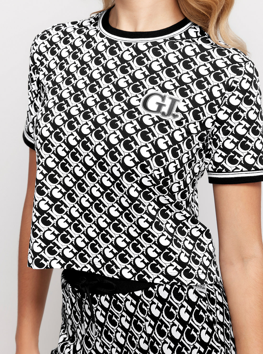 Black White Logomania Cropped T-Shirt Black White Logomania Cropped T-Shirt